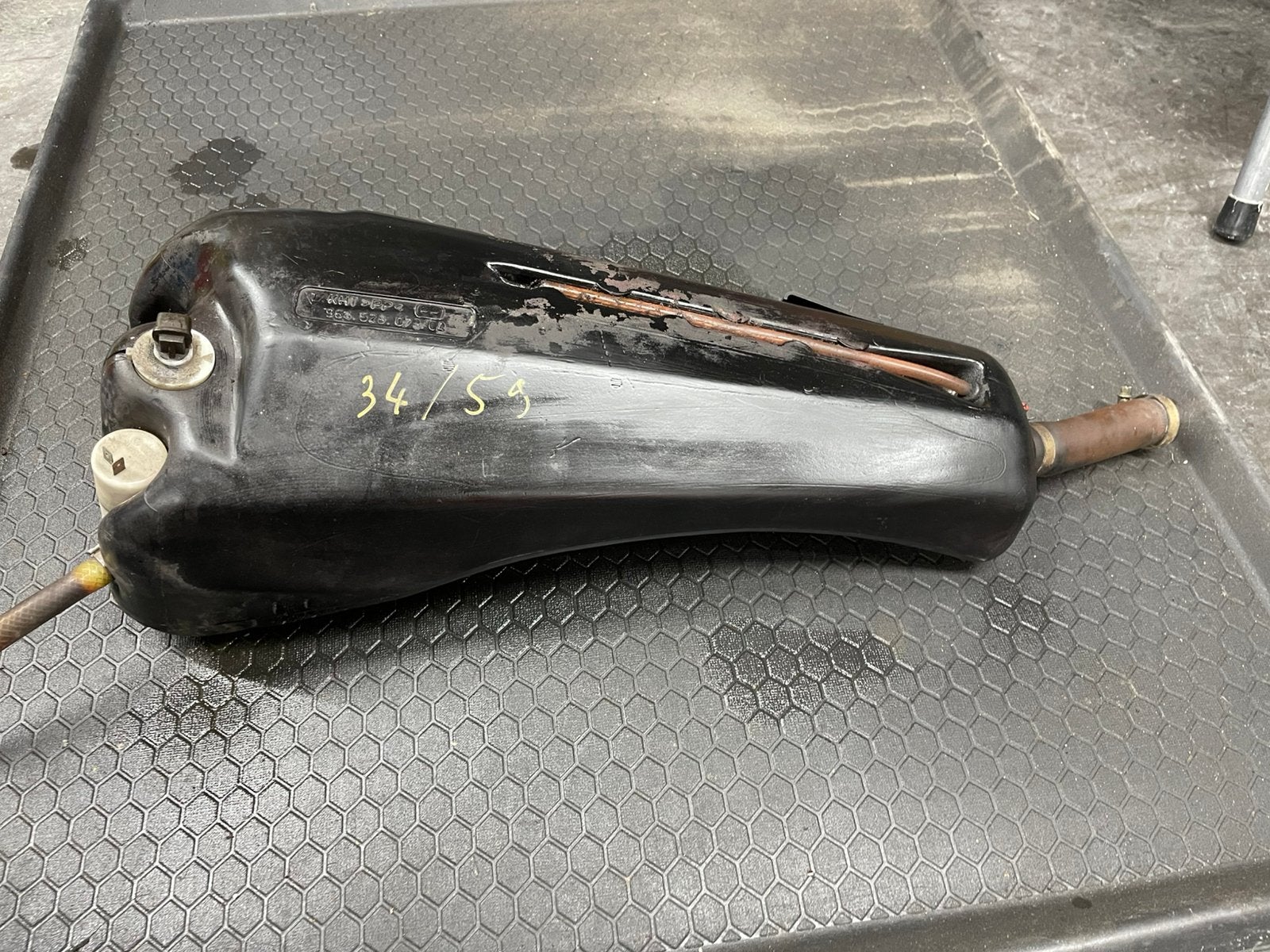 Porsche 911 964 Ruitensproeiertank, Watersport en Boten, Hengelsport | Roofvissen, Zo goed als nieuw, Ophalen