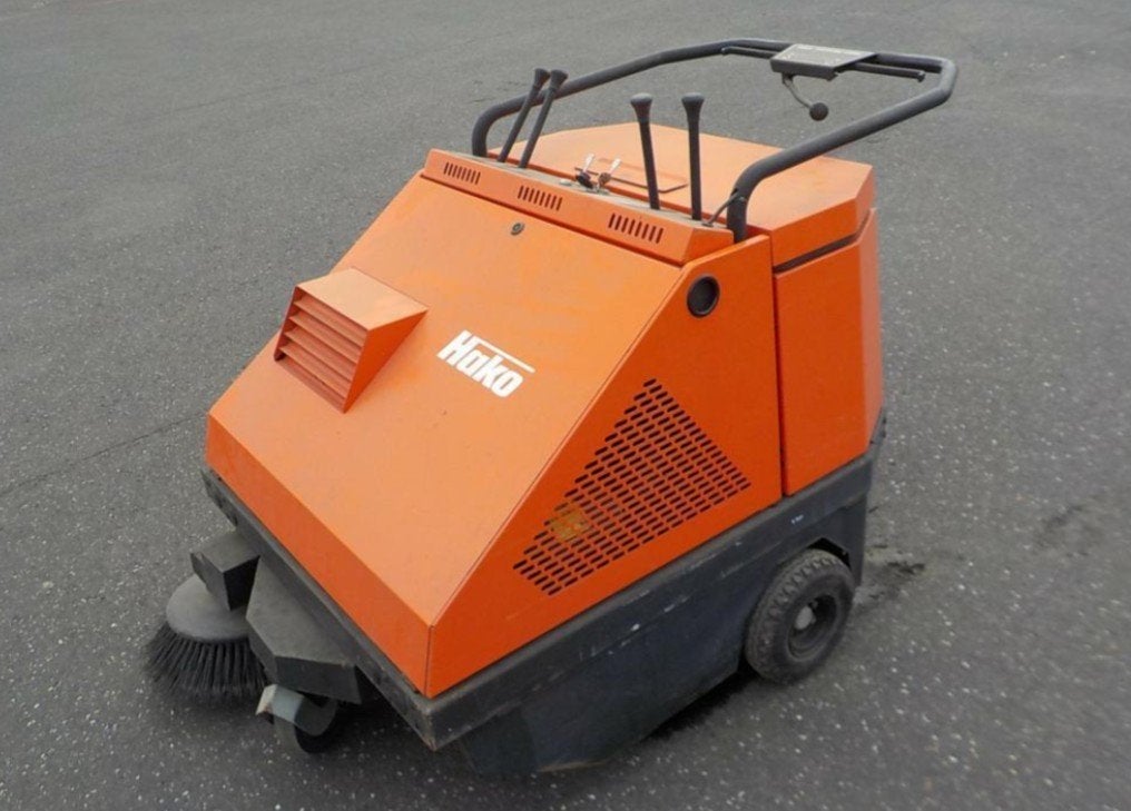 Hako benzine veegmachine met opvangbak, Ophalen