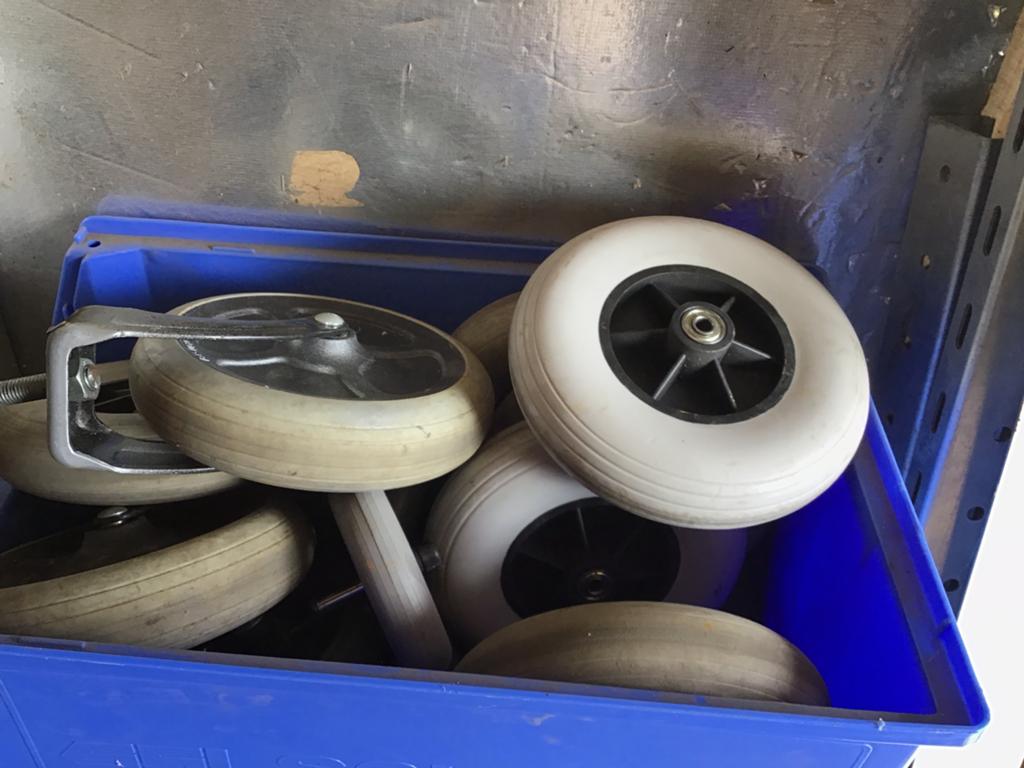 Wielen in verschillende maten, Doe-het-zelf en Bouw, Zwenkwielen, Ophalen, Zo goed als nieuw
