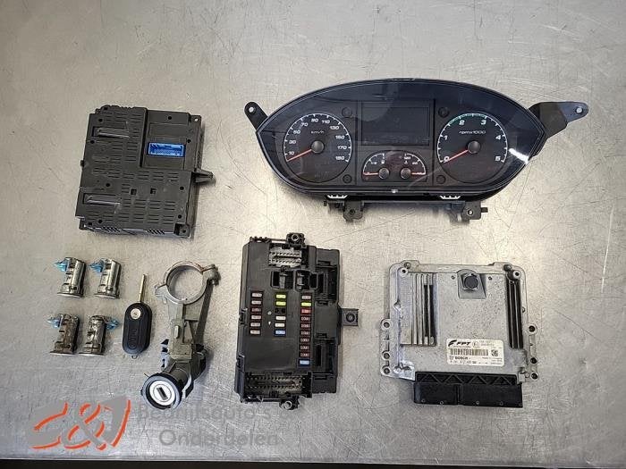 Serrure de contact + ordinateur d'un Iveco New Daily, -, 3 mois de garantie, Utilisé, Autres marques automobiles