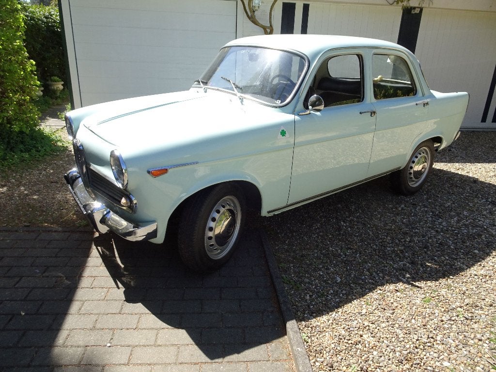 Alfa Romeo, Auto's, 980 kg, Beige, 4 cilinders, 0 kg