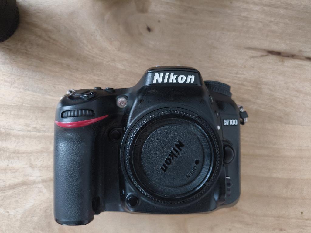 Nikon D7100 + 4 lenzen, Enlèvement, Comme neuf, Reflex miroir, Nikon