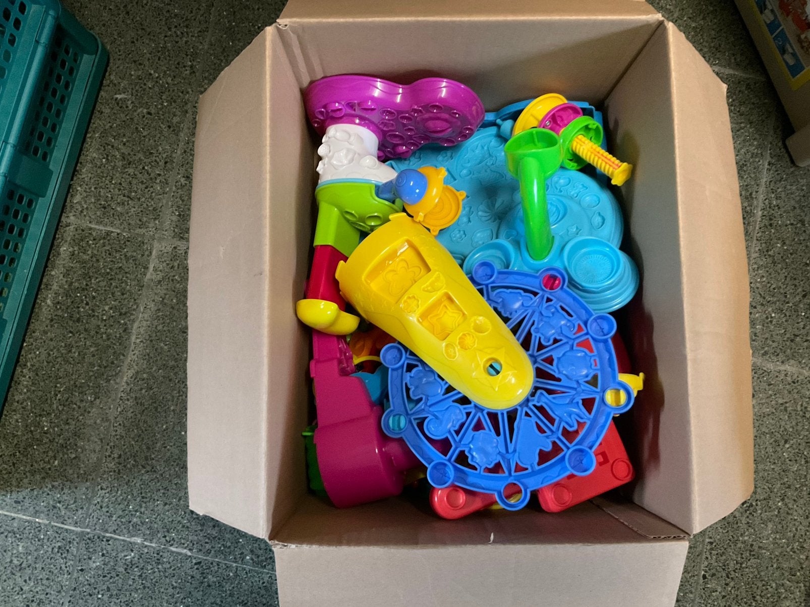 Boîte en forme de pli doh, Enlèvement, Utilisé, Autres marques