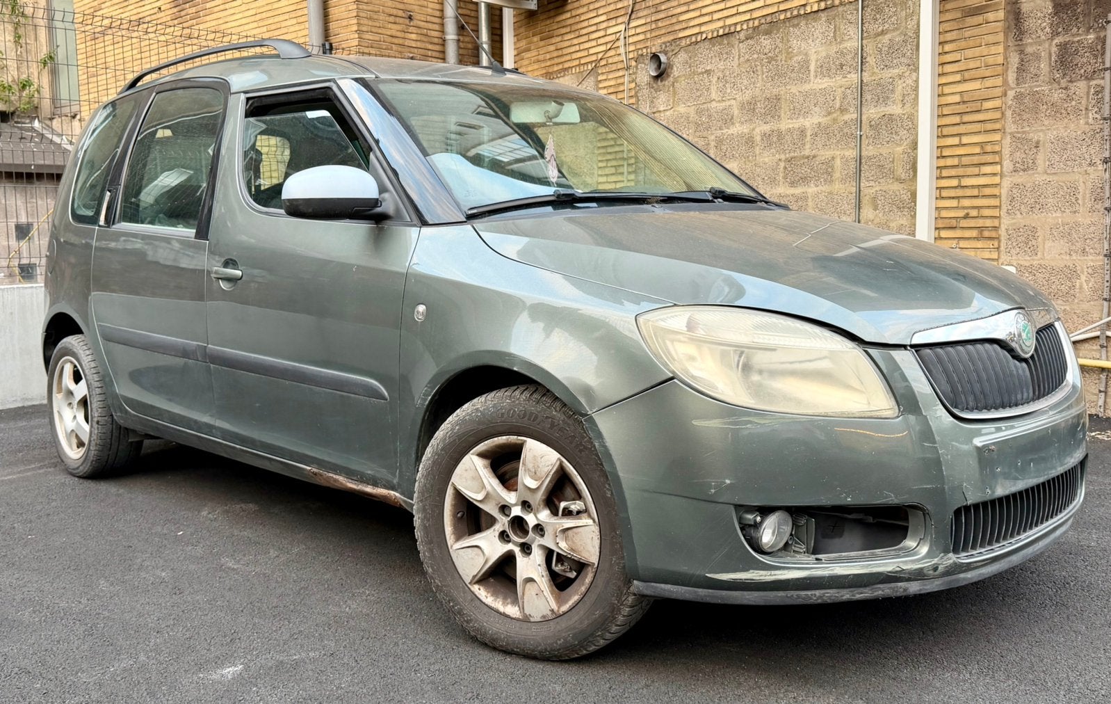 Skoda Roomster 1.4 diesel ( vend ou échange ), Autos, Argent ou Gris, Achat, Boîte manuelle, Roomster
