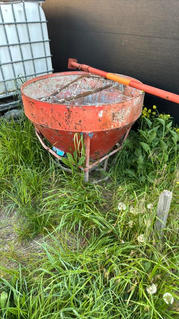 Betonbak 500 l, Ophalen, Zo goed als nieuw