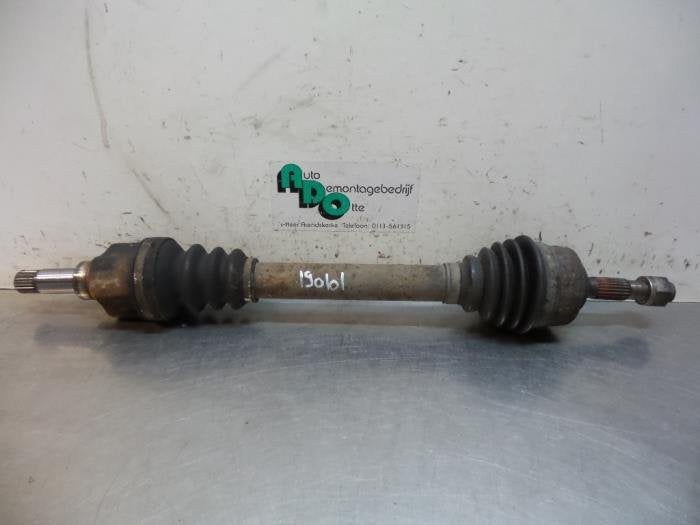 Arbre de transmission avant gauche d'un Peugeot 206, Autos : Pièces & Accessoires, Freins & Transmission, Peugeot, Utilisé, 3 mois de garantie