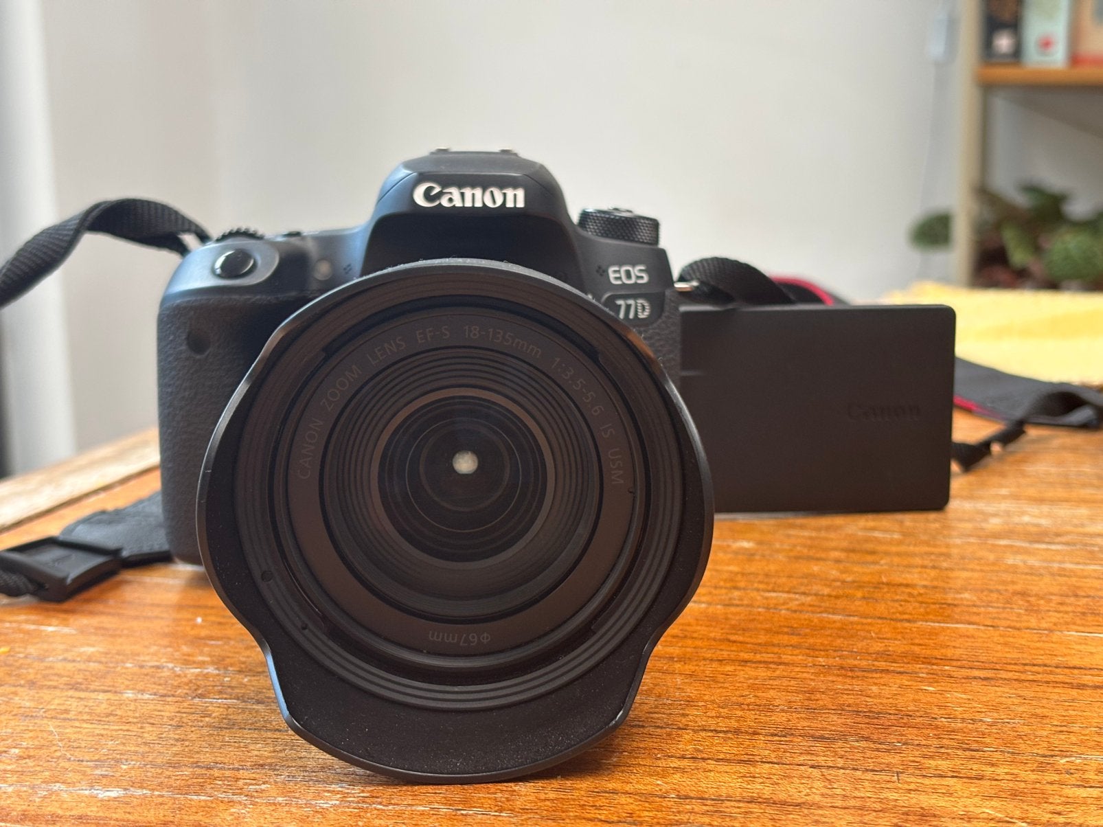 Pack canon 77d, TV, Hi-fi & Vidéo, Enlèvement, Comme neuf, Chargeur, Canon