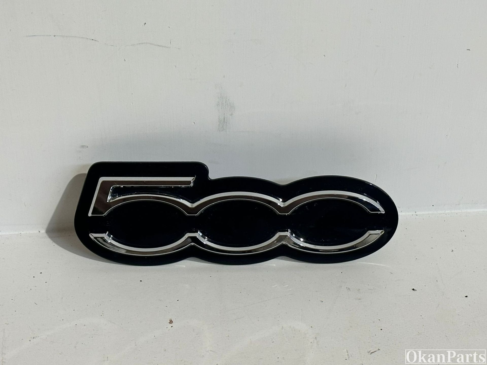 Fiat 500e embleem logo 735710608, Auto-onderdelen, Gebruikt, Voor