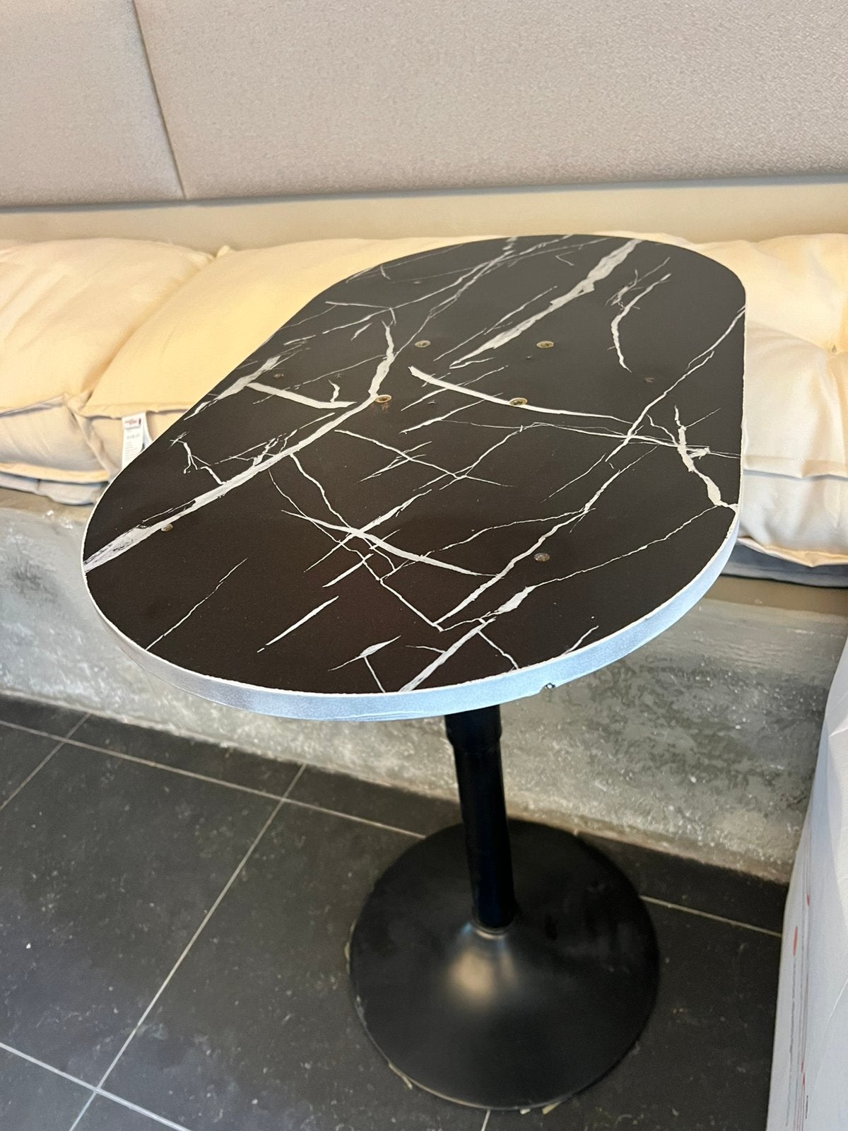 Tables ovales réglables en hauteur 5 pièces, Enlèvement, Réglable en hauteur, Comme neuf