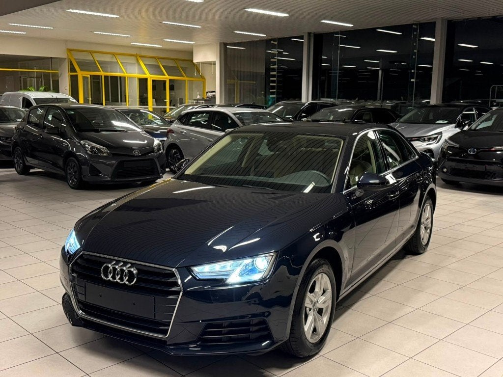 Audi A4 Quattro Limousine 2.0i Essence Automatique 140kW, Cuir, https://public.car-pass.be/vhr/86e5b54e-ee39-4eeb-895d-52bcc25e02bd