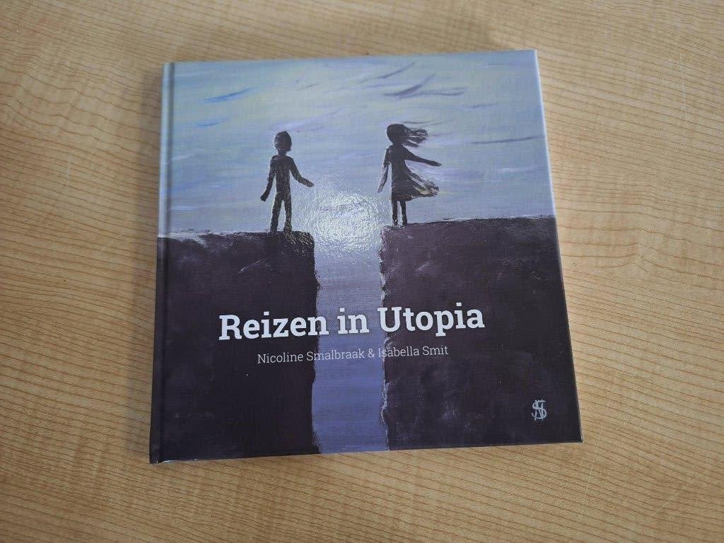 boek reizen in utopia Nicoline Smalbraak, Ophalen of Verzenden, Zo goed als nieuw