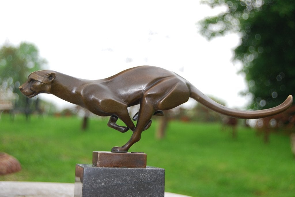 Panthère , cougard en bronze à la course sur socle, Antiquités & Art, Antiquités | Bronze & Cuivre, Enlèvement ou Envoi, Bronze