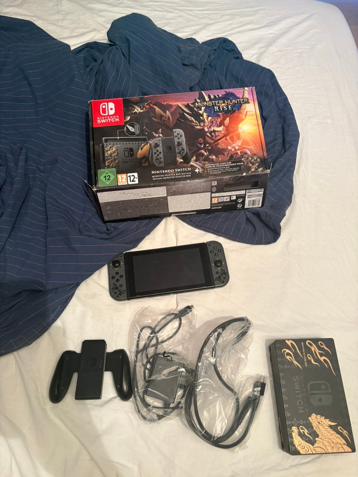 Nitendo switch édition spéciale monster Hunter rise +128 go, Enlèvement, Comme neuf