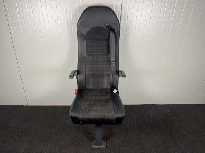 Siège arrière d'un Mercedes Sprinter, -, 3 mois de garantie, Utilisé, -