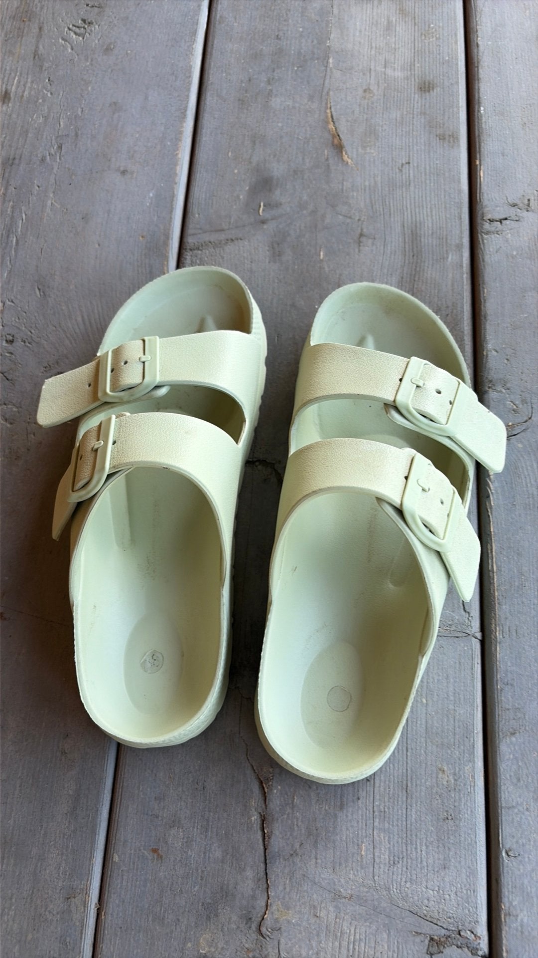 Lichtgroene kunstof slipper met herstelbare gesp maat 38, Vacances, Vacances | Soleil & Plage