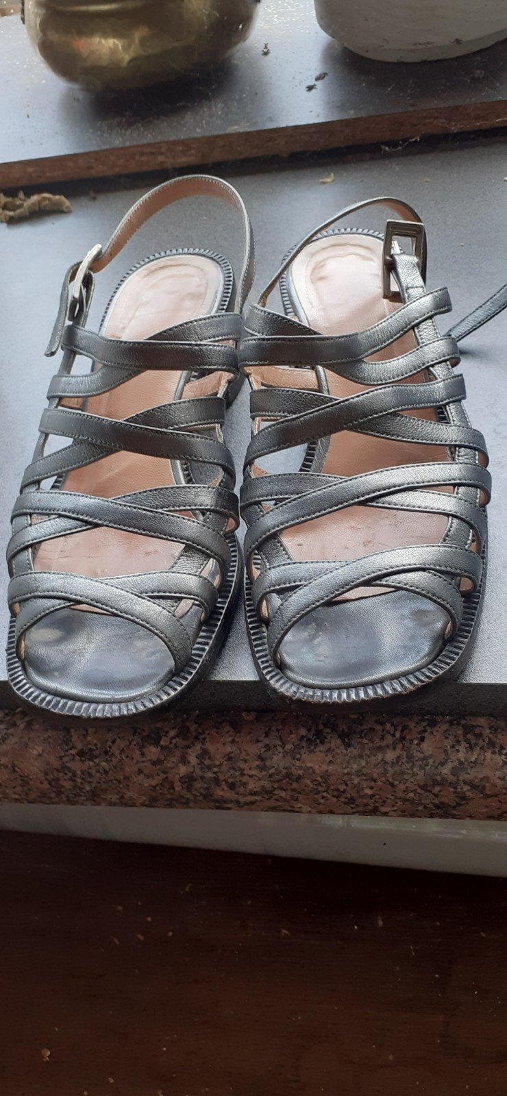 Sandalen   voltan, Enlèvement
