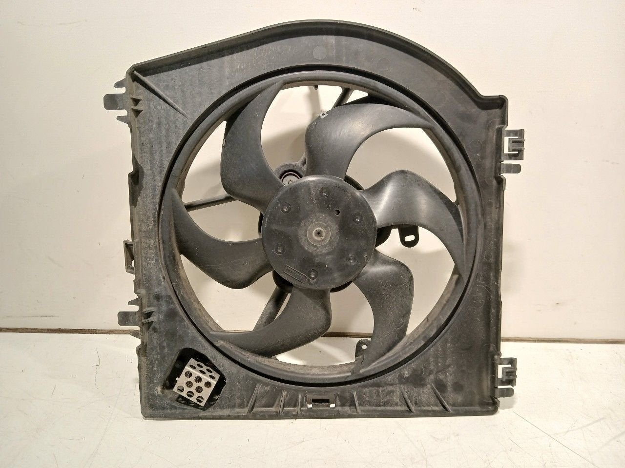 Koelventilatormotor Renault Wind, Onderdelen@venauto.nl, Van der Ven Autorecycling B.V., Ettenseweg 76, 4706 PB Roosendaal, The Netherlands