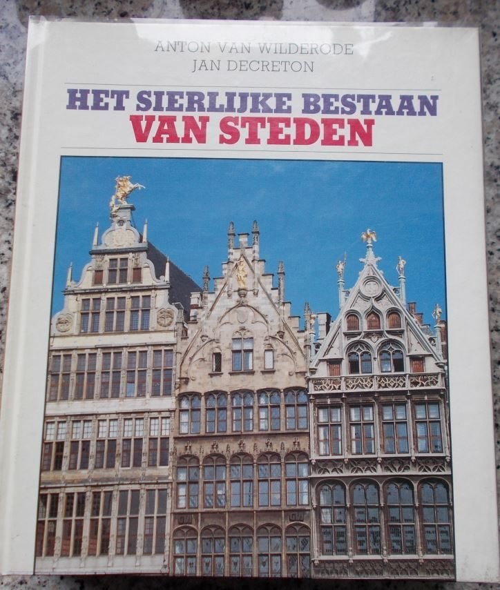 boek:  HET SIERLIJK BESTAAN VAN ONZE STEDEN, Boeken, Ophalen, Zo goed als nieuw, Architectuur algemeen