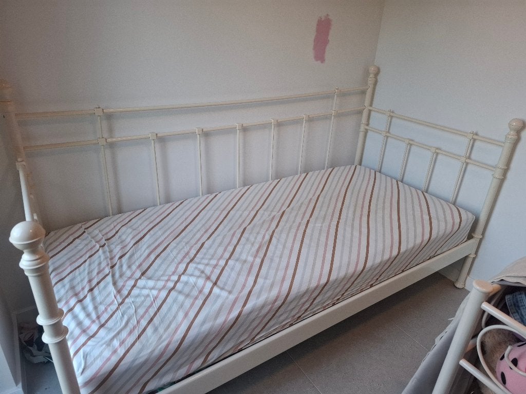 Mooi bed 90x200 cm, Huis en Inrichting, Ophalen, 90 cm, Eenpersoons, Mooi