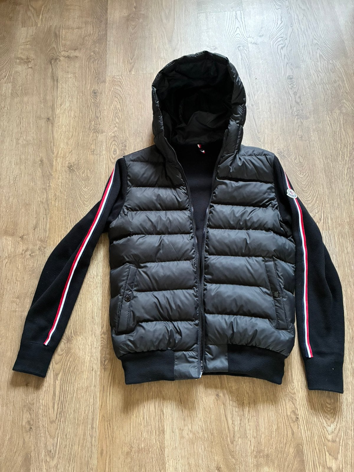 Moncler cardigan, Verzenden, Zo goed als nieuw, Maat 48/50 (M)