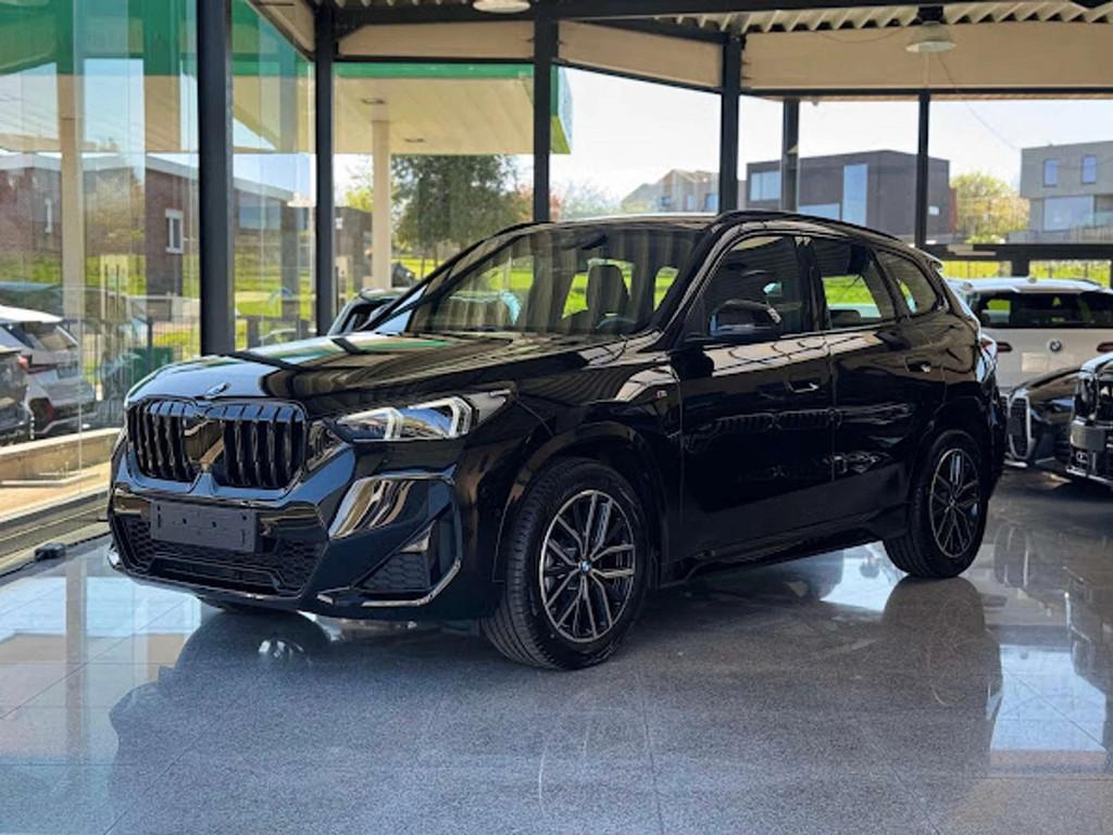 BMW X1 sDrive18iA M Sport / ADAP LED / KEYLESS / COMFORT, Gebruikt, Zwart, 136 pk, Zwart