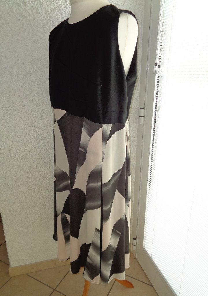 Robe longue noire/ beige.. Taille 54/56, Overige kleuren, Verzenden, Maat 46/48 (XL) of groter, Gedragen