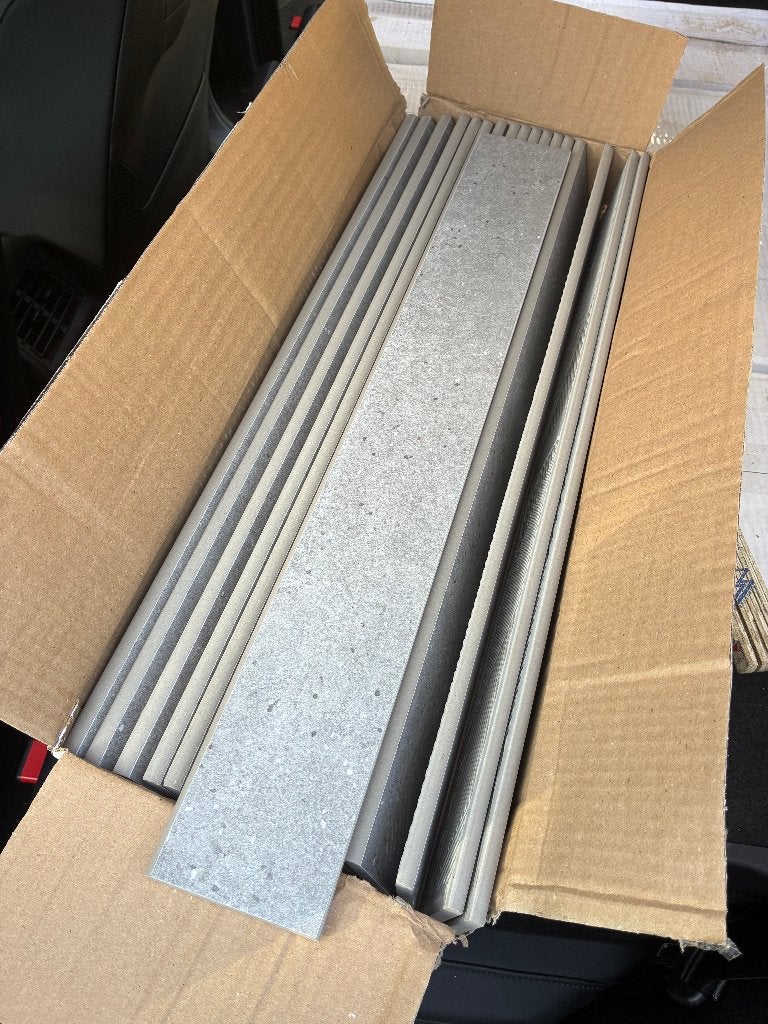 plinten Intercarro Gravel Grey 8x60 cm – 5 volle dozen, Doe-het-zelf en Bouw, Ophalen, Keramiek, Overige typen, Nieuw
