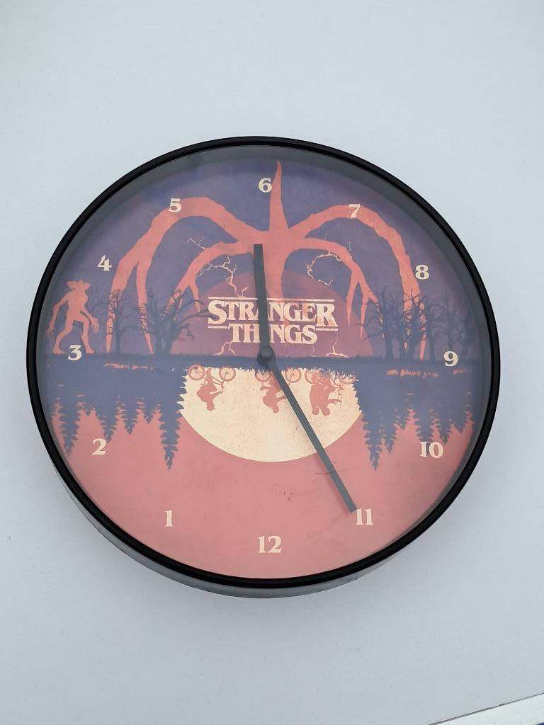 Horloge Stranger Things  - ️ Pas de paiement par Vinted, Enlèvement