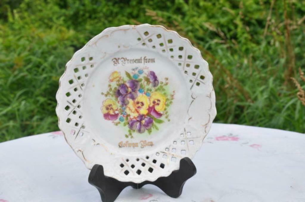 §  assiette porcelaine ajourée décor pensées, Antiquités & Art, Enlèvement ou Envoi