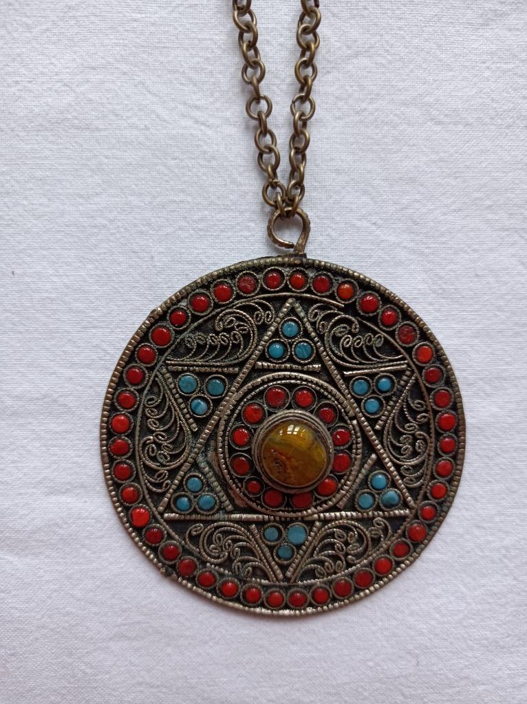 Vintage halsketting (metaal, koraal en turquoise), Enlèvement