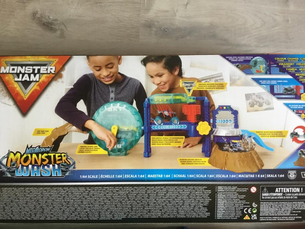 Monster Jam - Monster Wasstraat met Megalodon Truck - Schaal, Ophalen, Nieuw