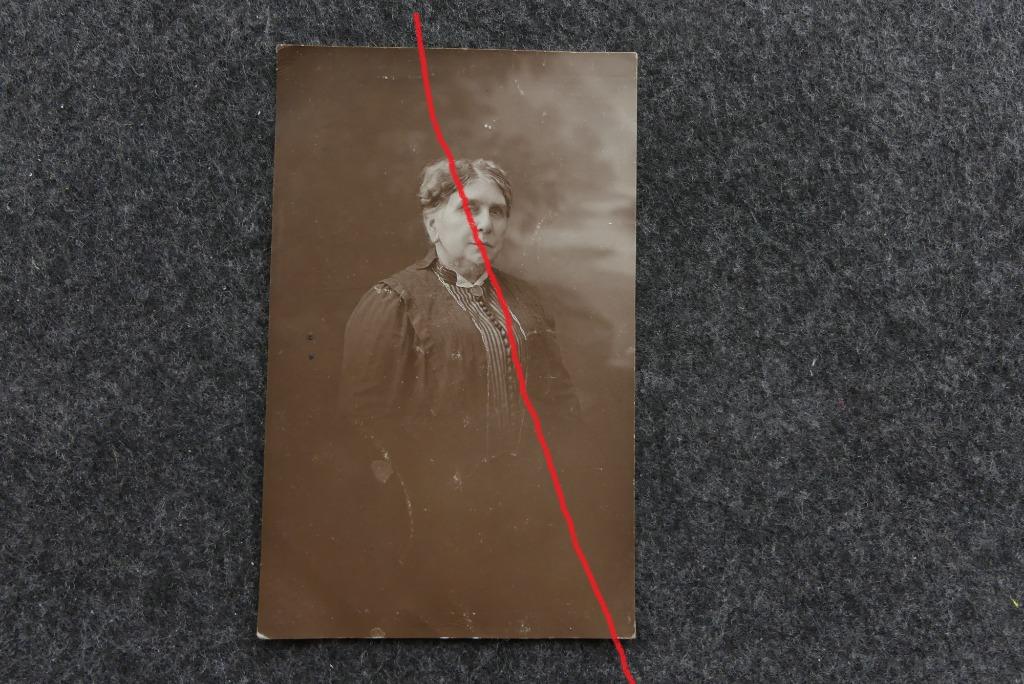 Postkaart mooie studiofoto van vrouw, Ophalen of Verzenden, Voor 1920, Gelopen, Kinderen