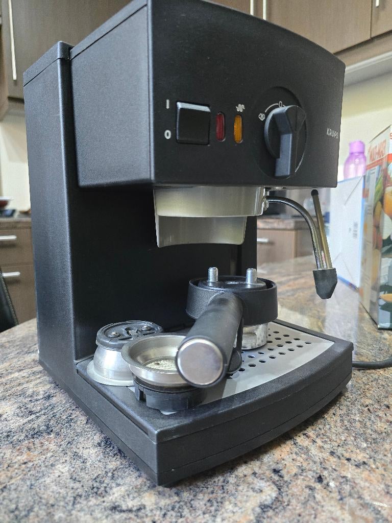 KRUPS espressomachine, Elektronische apparatuur, Koffiezetapparaten, Ophalen, Afneembaar waterreservoir, Gebruikt, Espresso apparaat
