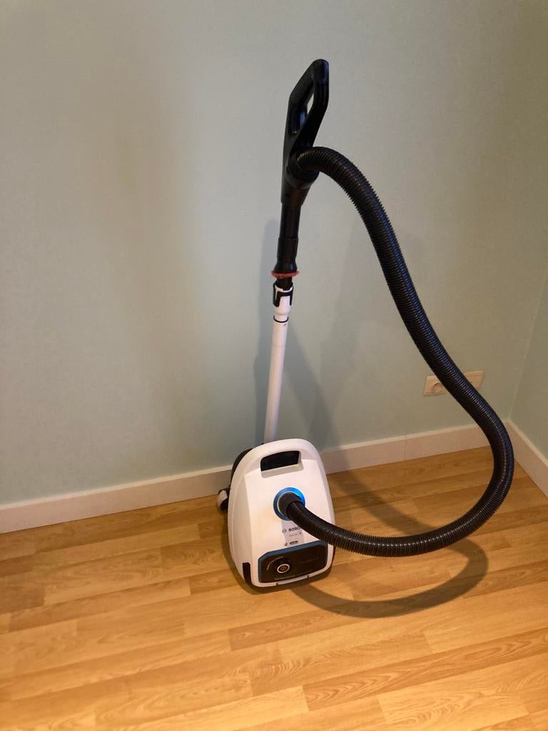 Bosch ProSilence Serie | 6 stofzuiger met zak 4l - 700W, Elektronische apparatuur, Stofzuigers, Ophalen, Stofzuiger