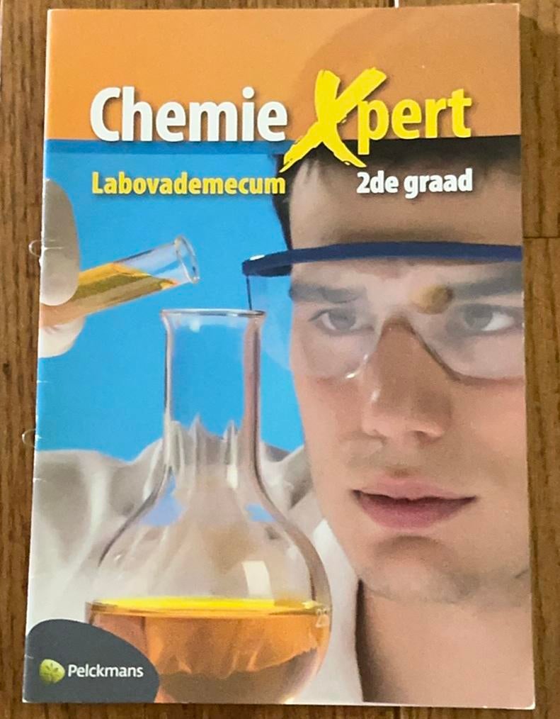 Chemie xpert vademecum 2de graad, Ophalen of Verzenden, Zo goed als nieuw, Nederlands