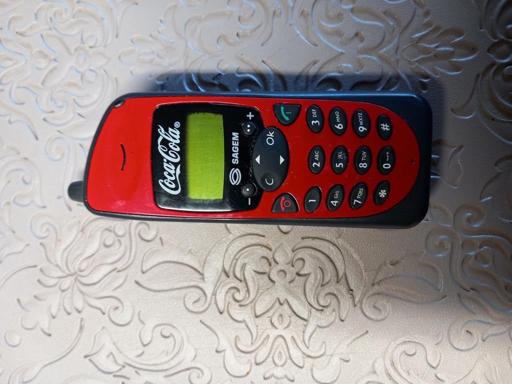 Coca cola gsm zonder lader, Enlèvement, Utilisé