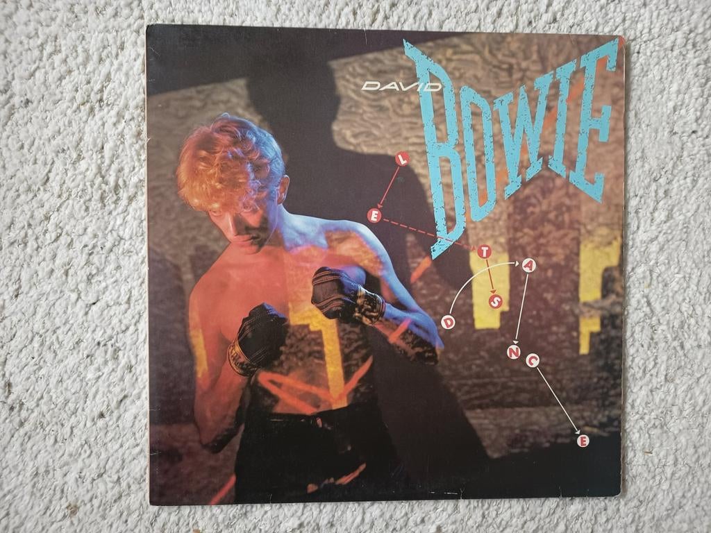 À David Bowie, Dansons, Enlèvement ou Envoi