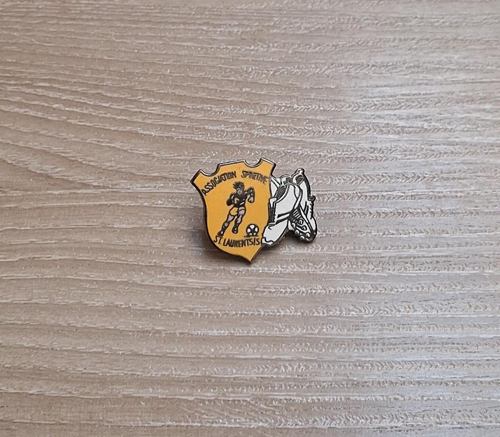 PIN - VOETBAL - FOOTBALL, Verzamelen, Speldjes, Pins en Buttons, Verzenden, Gebruikt, Sport, Speldje of Pin