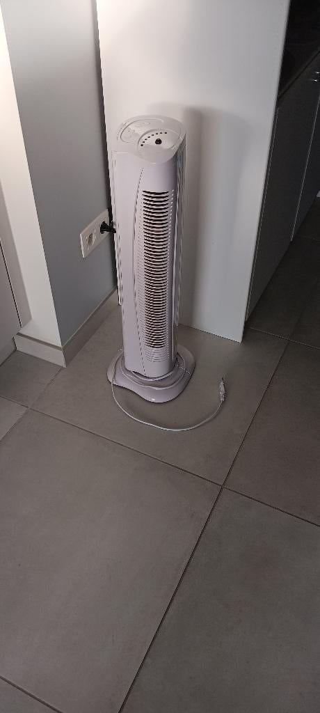 VENTILATEUR DE COLONNE AVEC TÉLÉCOMMANDE, Electroménager, Ventilateurs, Enlèvement, Ventilateur avec télécommande, Comme neuf
