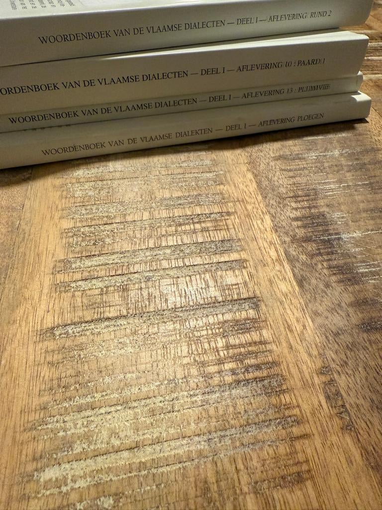 4 boeken uit de reeks: Woordenboek van de Vlaamse Dialecten, Ophalen of Verzenden, Zo goed als nieuw, Overige uitgevers, Nederlands