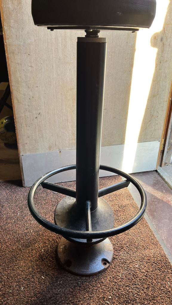 4 Tabourets de bar à fixer au sol, Enlèvement, Comme neuf