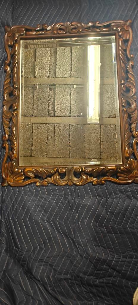 Miroir avec cadre en bois massif et sculpté à la main, Enlèvement