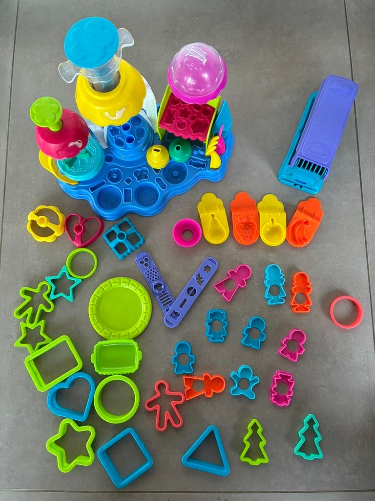Play Doh - 2 sets bakkerij, pastamaker en vormen, Ophalen, Zo goed als nieuw