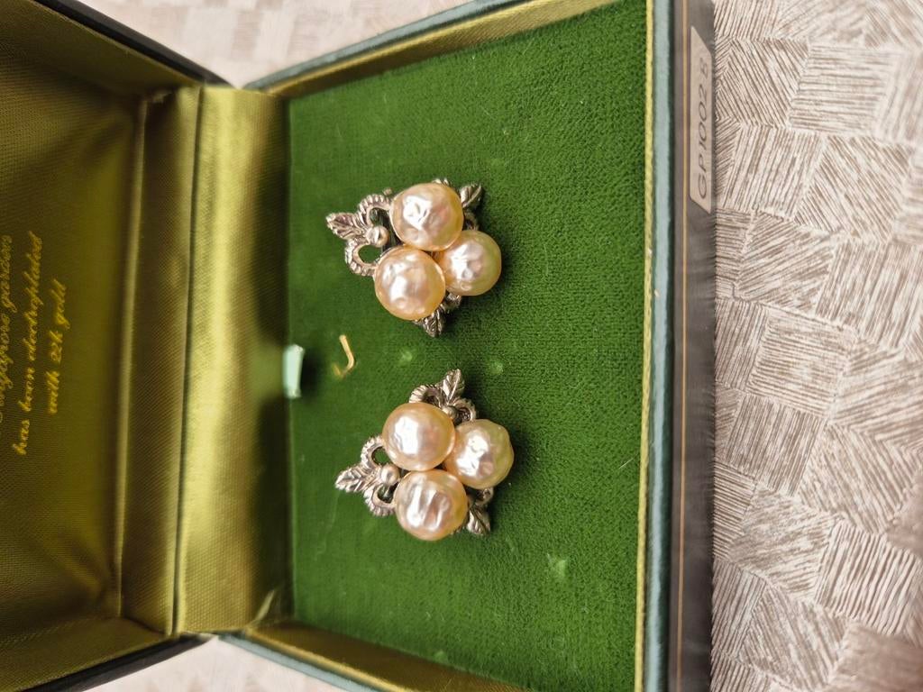 Prachtige vintage parels clips oorbellen in mooie staat, Handtassen en Accessoires, Antieke sieraden, Ophalen of Verzenden, Oorbellen