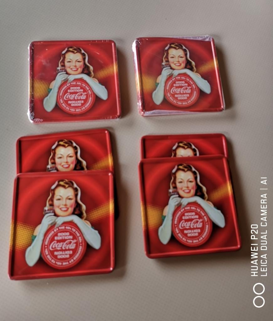 Sous-verres Coca Cola 2006, 8 pièces, Maison & Meubles, Enlèvement ou Envoi, Comme neuf, Métal