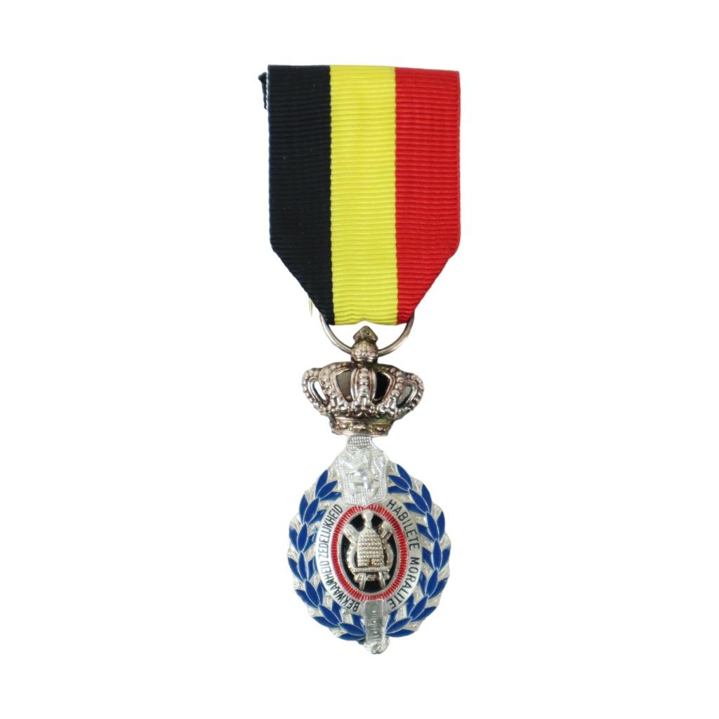 Medaille Ereteken van de Arbeid 2de Klasse Militaria, Ophalen of Verzenden, Overige materialen