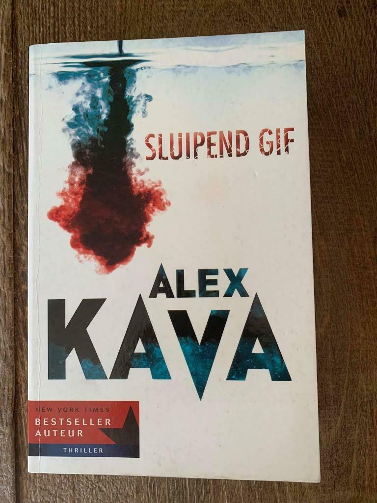 Alex Kava - Sluipend gif, Boeken, Ophalen of Verzenden, Gelezen, Alex Kava, Amerika