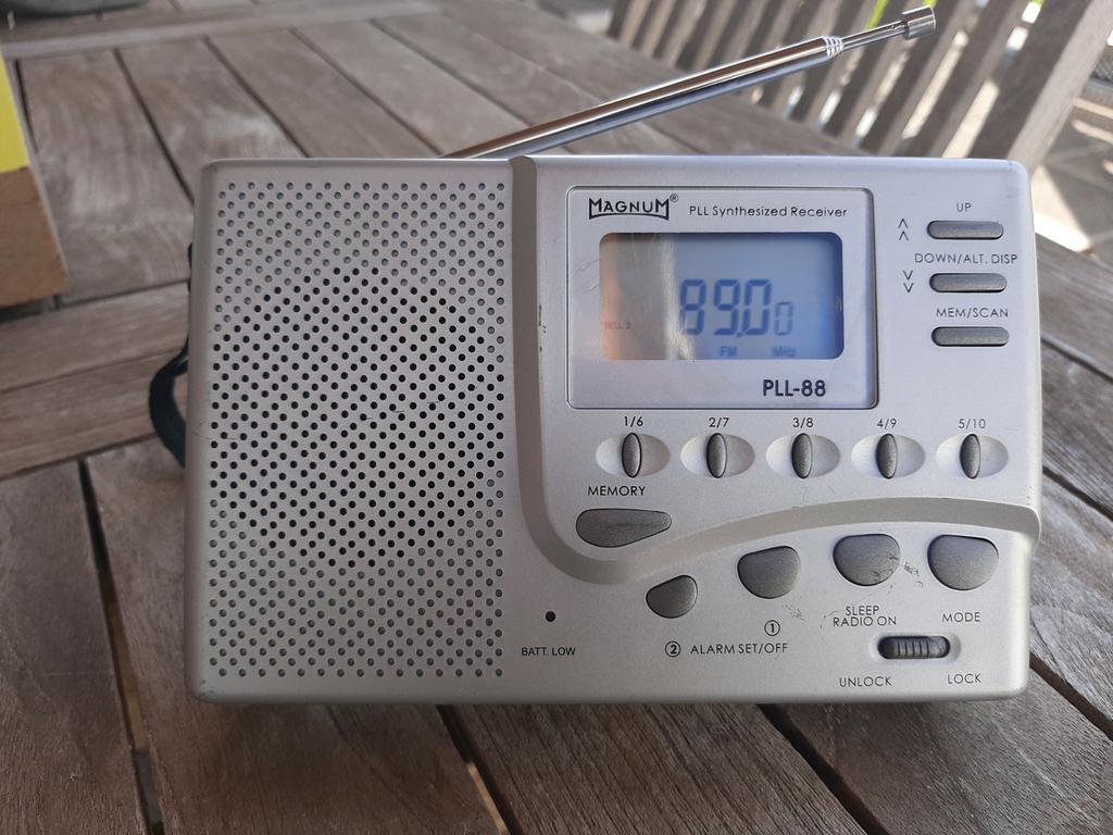 MAGNUM PLL 88 Wereldradio, Audio, Tv en Foto, Radio's, Ophalen of Verzenden, Zo goed als nieuw, Radio