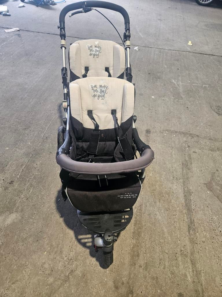 Poussette 2 places 70€, Enlèvement ou Envoi, Comme neuf, Poussette, Avec siège auto