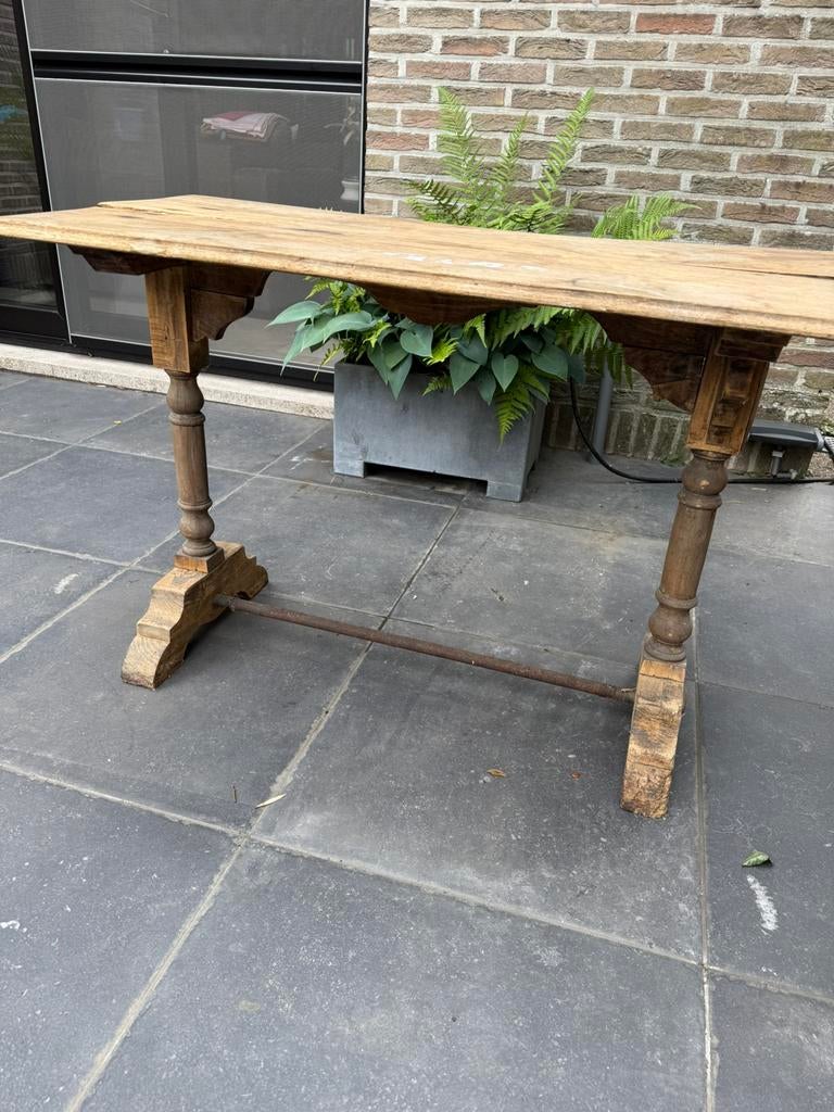 Heel oud tafletje, Ophalen